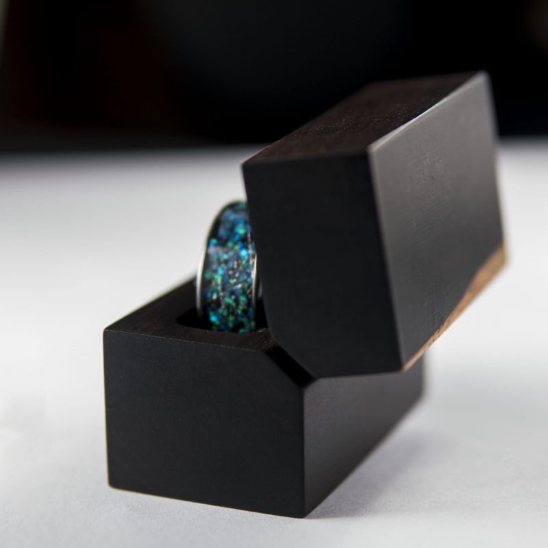 DMagnetic Ebony Wooden Ring Box - Image 2